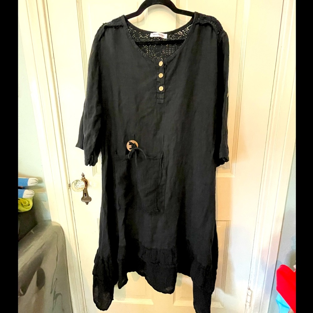 100% Lin Blanc black dress with front pocket detail